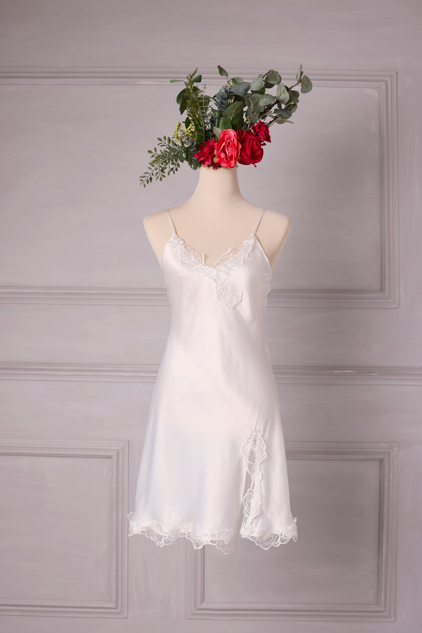 Ivory Short Nightdress and Dressing Gown with Lace