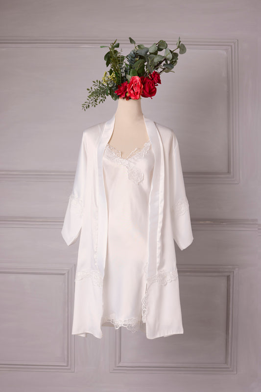 Ivory Short Nightdress and Dressing Gown with Lace